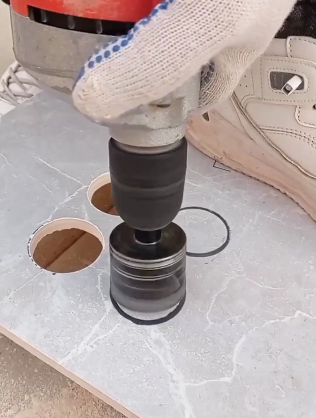 瓷砖烂掉一点怎么办(瓷砖烂掉了小块,怎么修补)